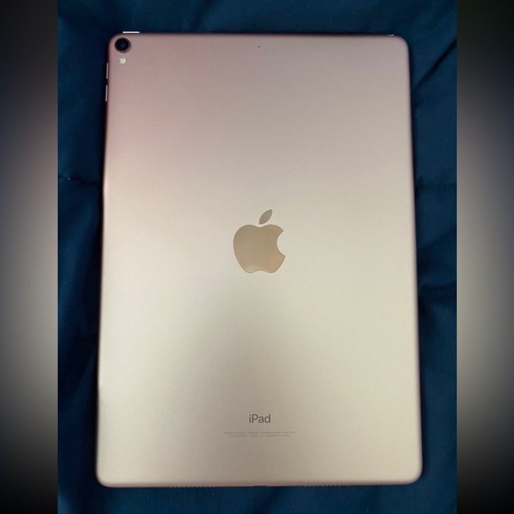 IPad Pro 10.5” 64G w/ Apple Pencil, Case, Chargers, Screen Protector